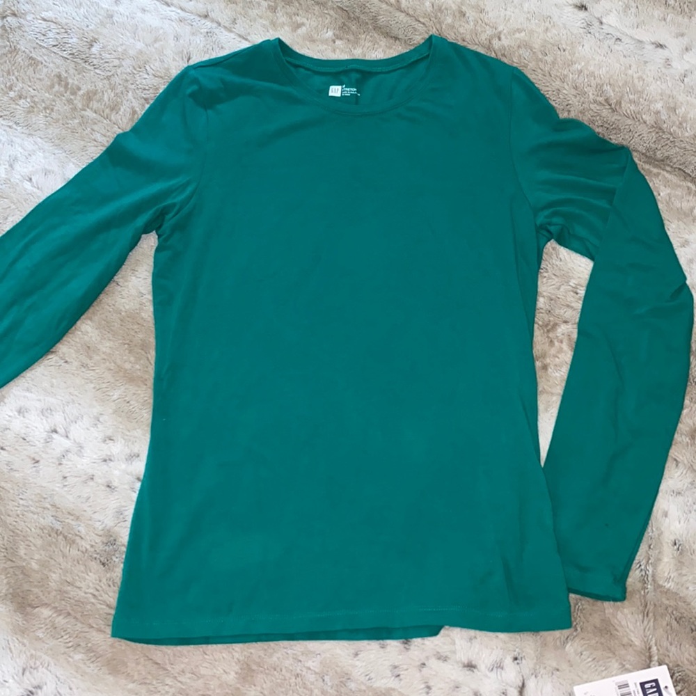 Gap NWT green medium long sleeved tshirt